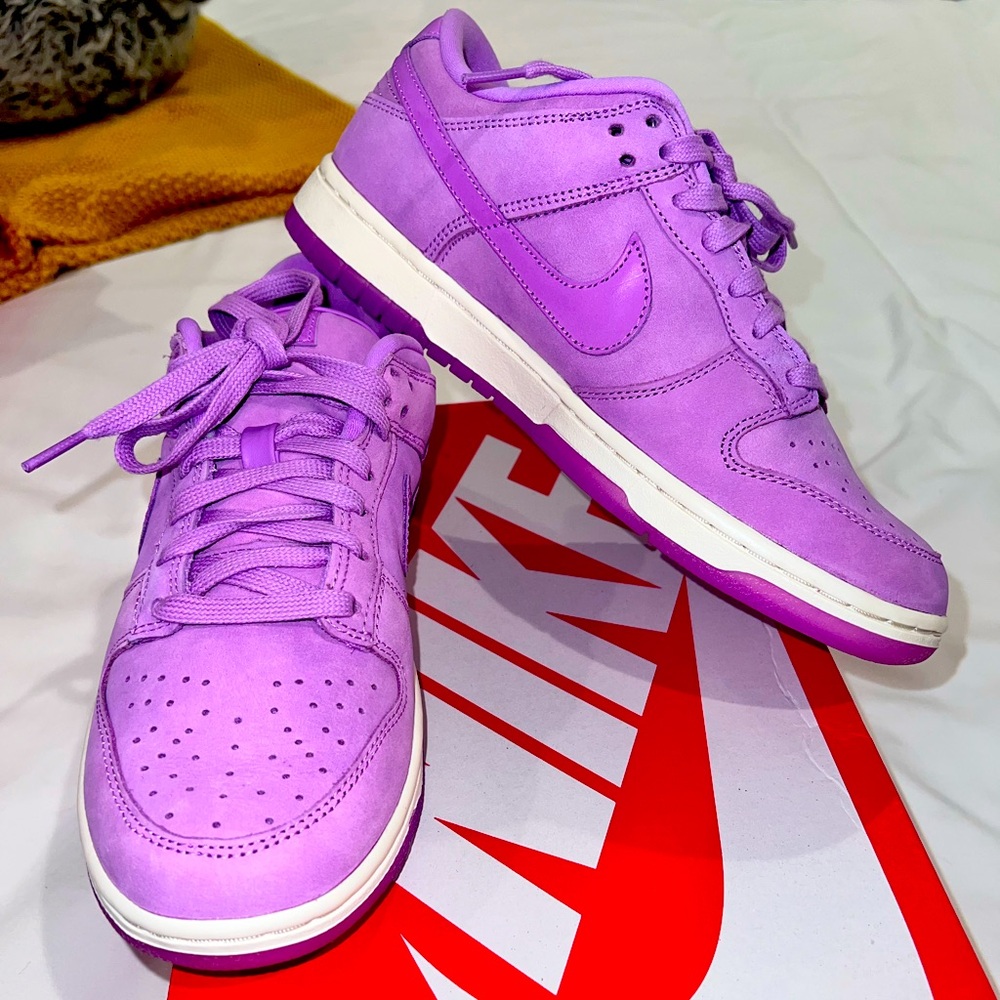 Women’s NIKE DUNK LOW PRM MF S8
RUSH FUCHSIA/RUSH FUCHSIA
FUSHIA INTENSE/FUSHIA